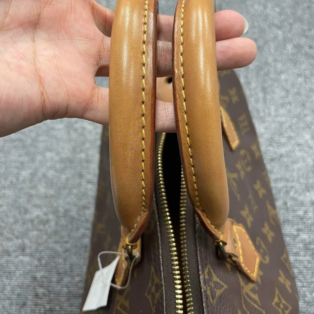 Authentic Louis Vuitton speedy 25 with dust bag, lock, and key - Picture 11 of 14